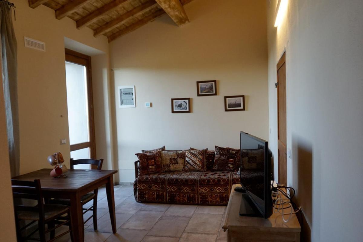 Agriturismo Cheloni Guasticce Екстер'єр фото